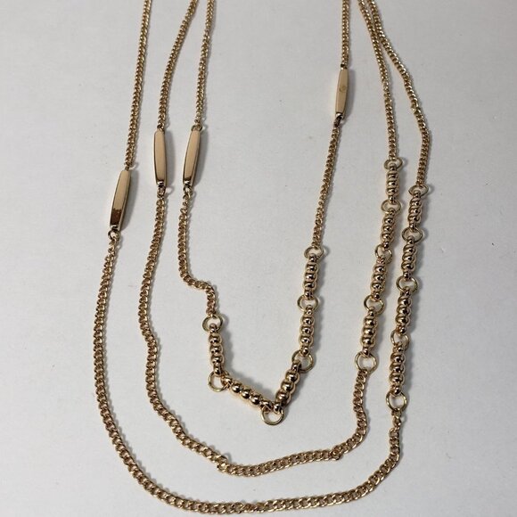 GUESS Stylish Polished Gold tone Layered Necklace - Women's Fashion - 22"+3.5" - Picture 7 of 8